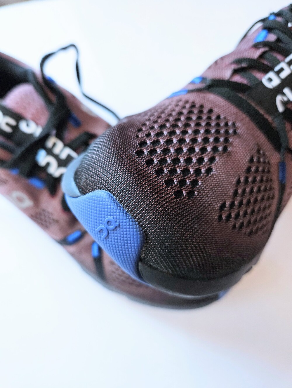 Women's On Cloudsurfer Running Shoe Size 9M - Picture 8 of 9